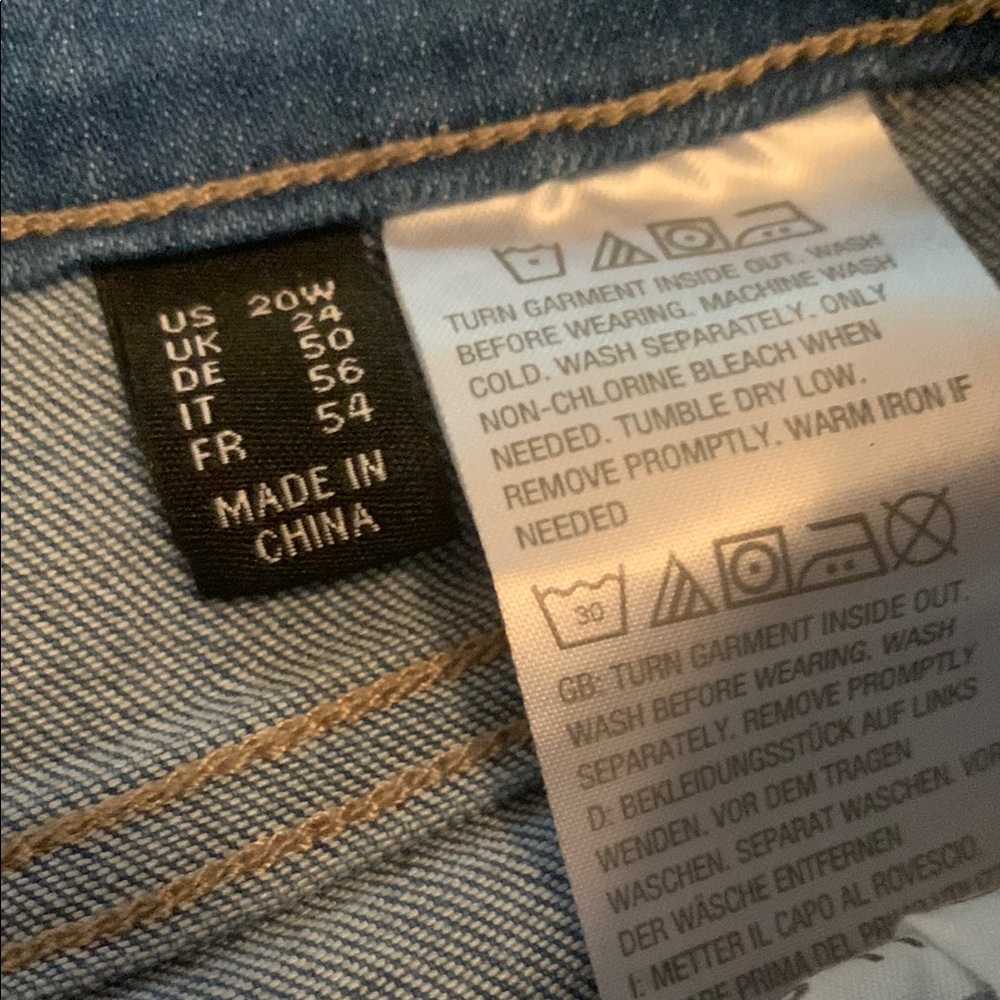 Susan Graver Light Blue 20W Cropped Jeans with Frayed Hem - Picture 2 of 7